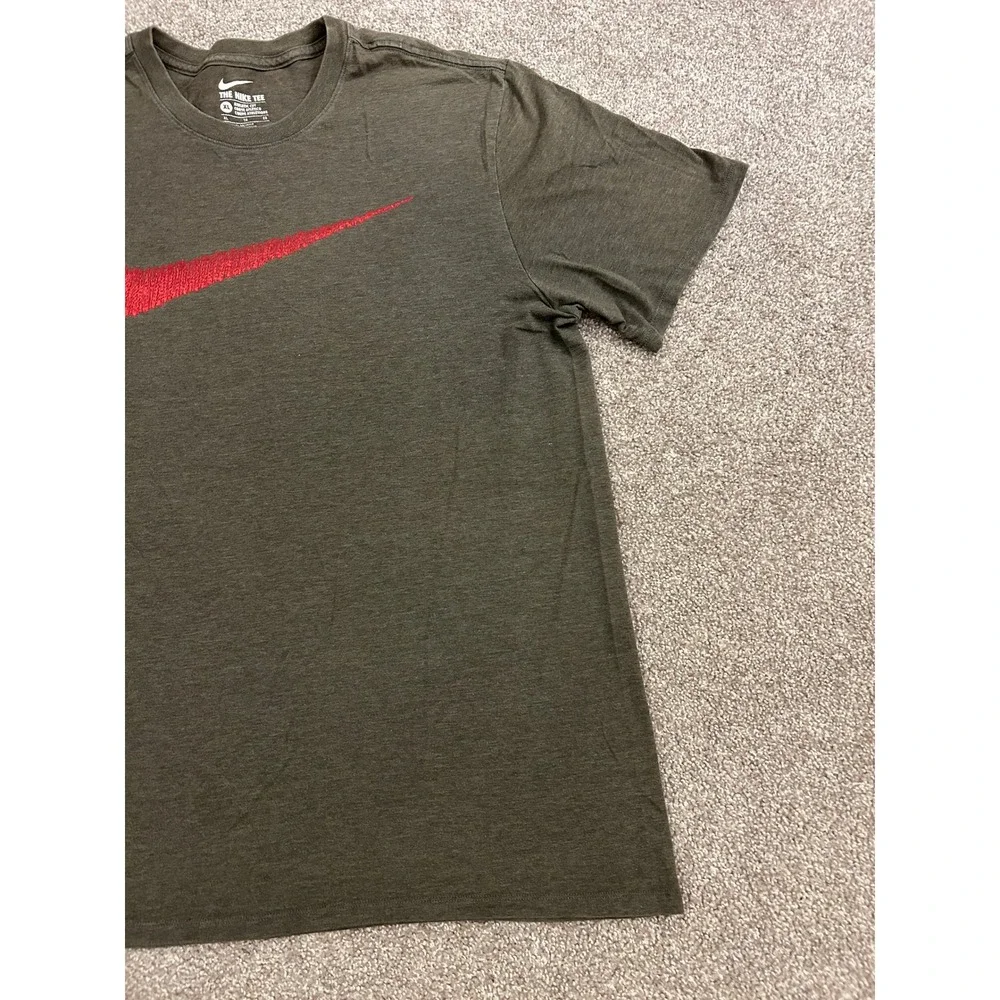 Nike T-Shirt Mens XL Olive Green Excellent Embroidered Red Swoosh Athletic Cut